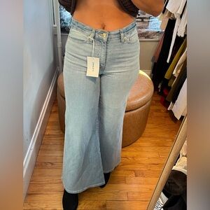 NWT FRAME Le Palazzo flared jeans size 28
🚨FIRM PRICE
Waist 16
Inseam 30
